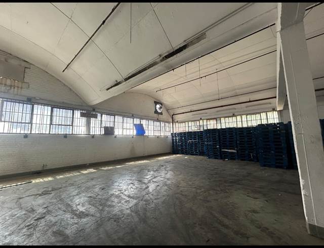 1,400M² WAREHOUSE TO LET IN INDUSTRIA WEST