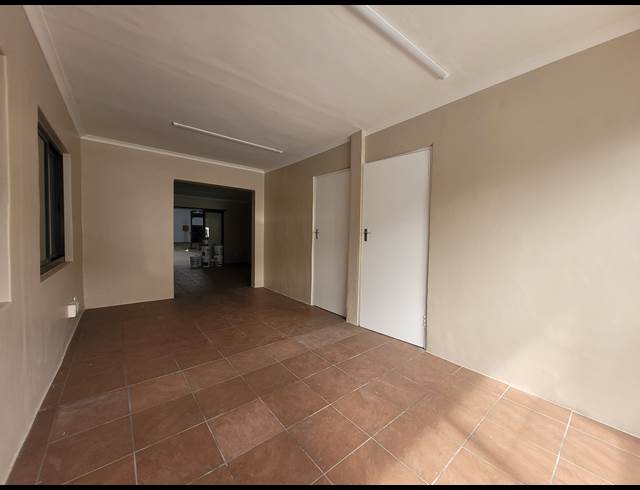 567M² WAREHOUSE TO LET IN STIKLAND INDUSTRIAL