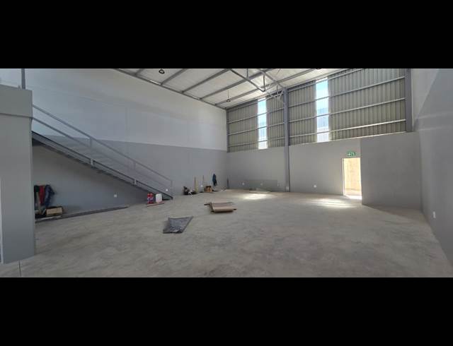 227M² WAREHOUSE TO LET IN RIVERSIDE PARK