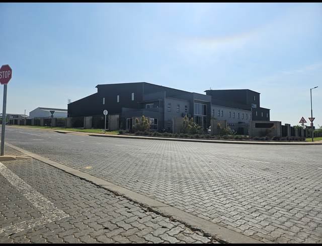 2,868M² WAREHOUSE TO LET IN KNOPJESLAAGTE