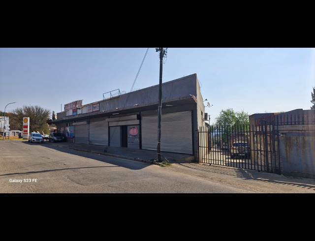 400M² WAREHOUSE TO LET IN HURST HILL