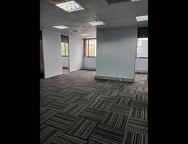 175.32M² OFFICE TO LET IN WESTVILLE