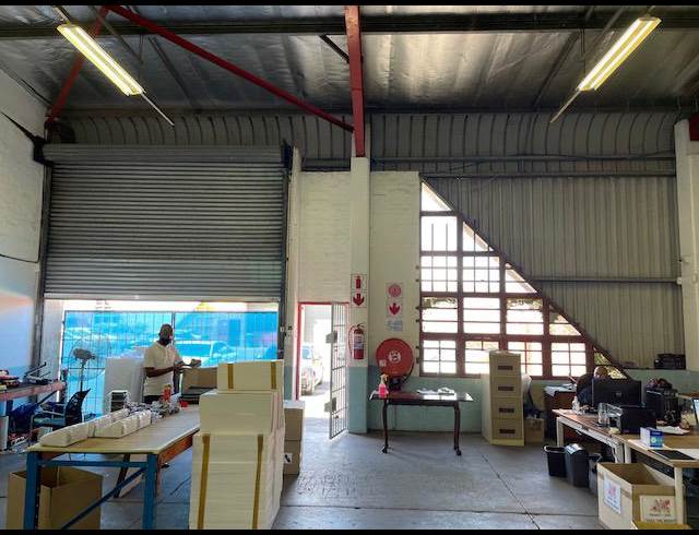 321M² WAREHOUSE TO LET IN SPRINGFIELD
