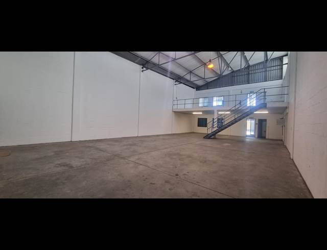 325M² WAREHOUSE TO LET IN AIRPORT INDUSTRIA