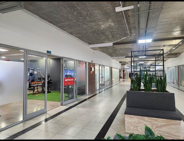 348M² OFFICE TO LET IN PAARDEN EILAND