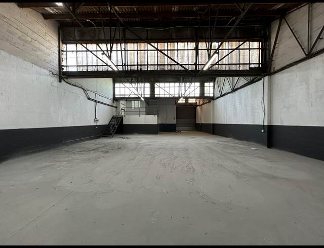 360M² WAREHOUSE TO LET IN EPPING INDUSTRIAL