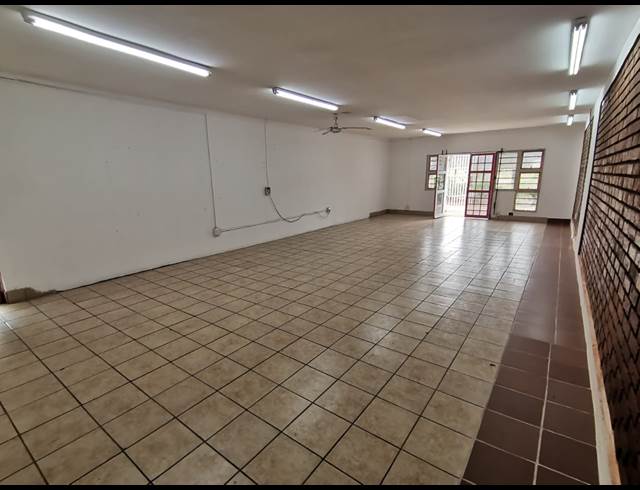 65M² RETAIL TO LET IN VALHALLA
