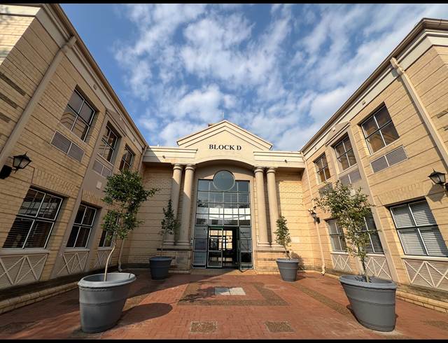 175M² OFFICE TO LET IN HYDE PARK