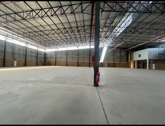 2,250M² WAREHOUSE TO LET IN AIRPORT PARK