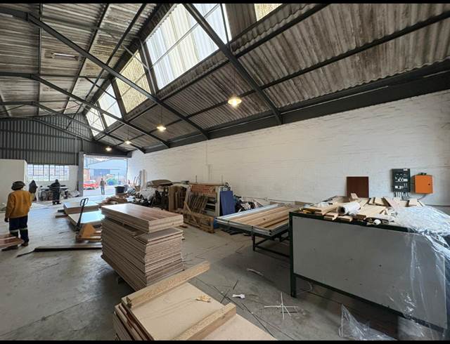 331M² WAREHOUSE TO LET IN GANTS PLAZA