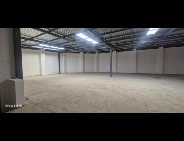 705M² WAREHOUSE TO LET IN STAFFORD
