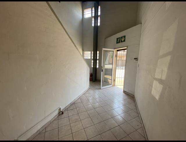 208M² WAREHOUSE TO LET IN SPRINGFIELD