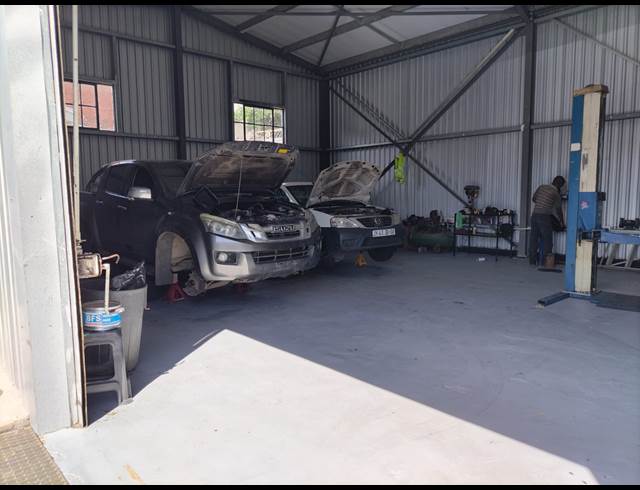 200M² WAREHOUSE TO LET IN PINETOWN CENTRAL