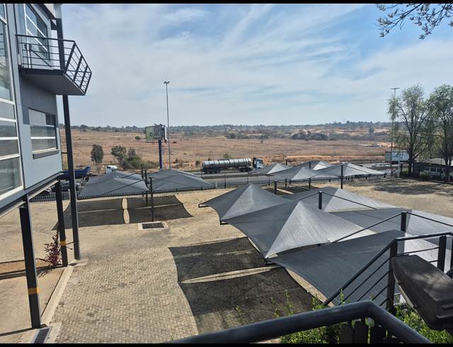 4,665M² WAREHOUSE TO LET IN LINBRO PARK