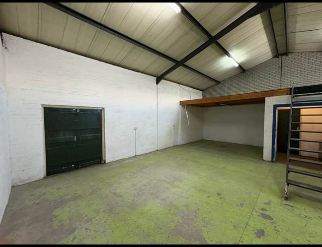 81M² WAREHOUSE TO LET IN STRAND CENTRAL