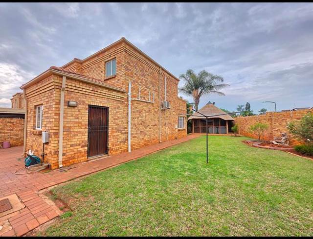 3 BEDROOM PROPERTY TO RENT IN HONEYHILLS