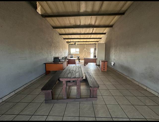 80M² RETAIL TO LET IN NAAUWPOORT