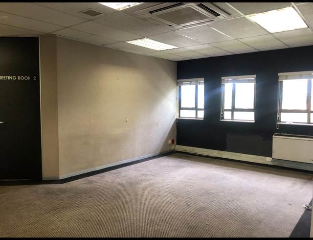 639M² OFFICE TO LET IN HYDE PARK