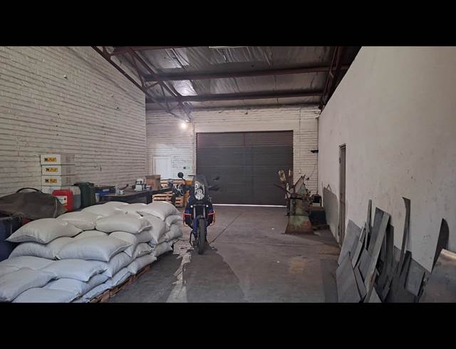 810M² WAREHOUSE TO LET IN VINTONIA