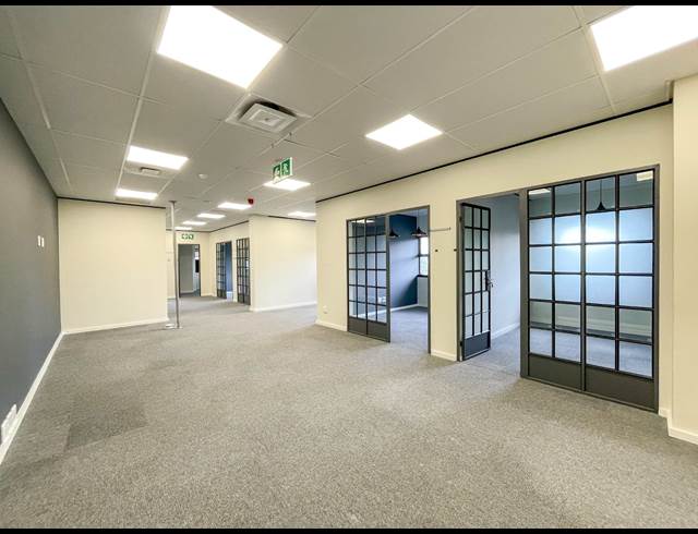 266M² OFFICE TO LET IN WESTVILLE