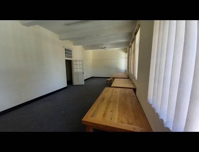 93M² BUSINESS TO LET IN GARDENS