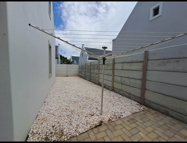 2 bed property to rent in REUNION PARK