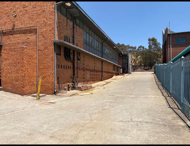 300M² WAREHOUSE TO LET IN WEST TURFFONTEIN