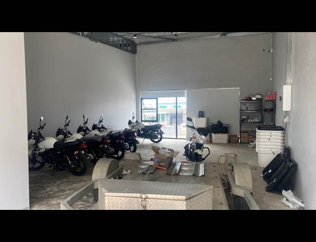 120M² WAREHOUSE TO LET IN FERNDALE