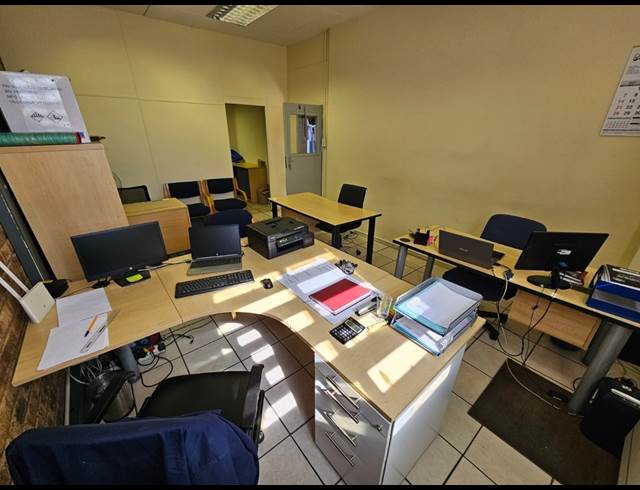 260M² FACTORY TO LET IN BOKSBURG EAST