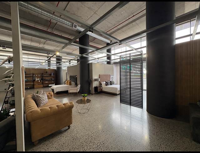 1,038M² RETAIL TO LET IN FORESHORE