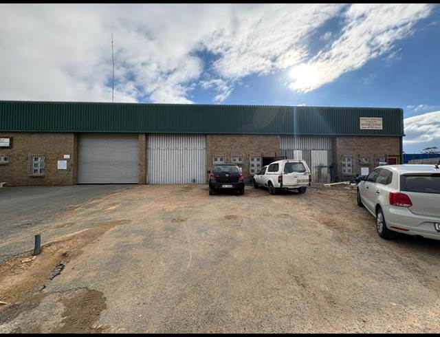 400M² WAREHOUSE TO LET IN STRAND CENTRAL