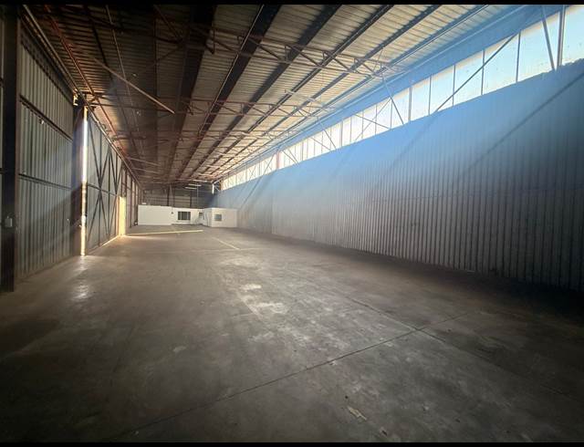 550M² WAREHOUSE TO LET IN BOKSBURG EAST