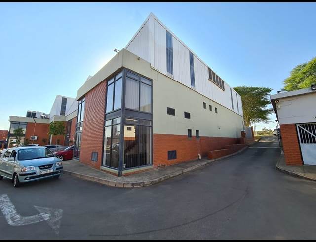 350M² WAREHOUSE TO LET IN EDGEMOUNT ESTATE