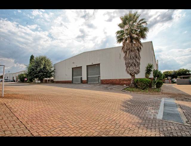 1,060M² WAREHOUSE TO LET IN RANDJESPARK