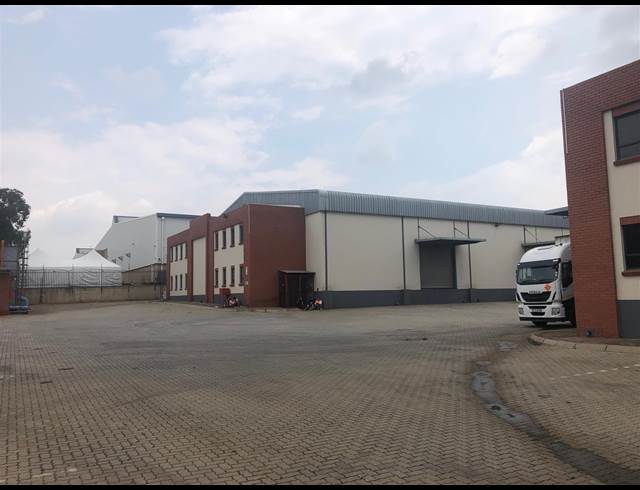 5,630M² WAREHOUSE TO LET IN POMONA