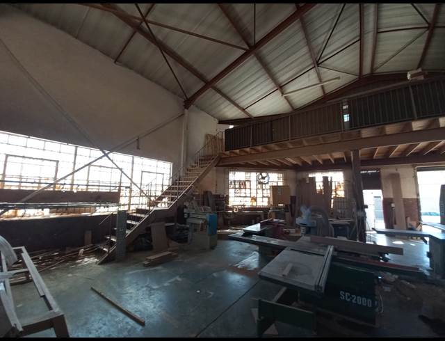 300M² WAREHOUSE TO LET IN TROYEVILLE