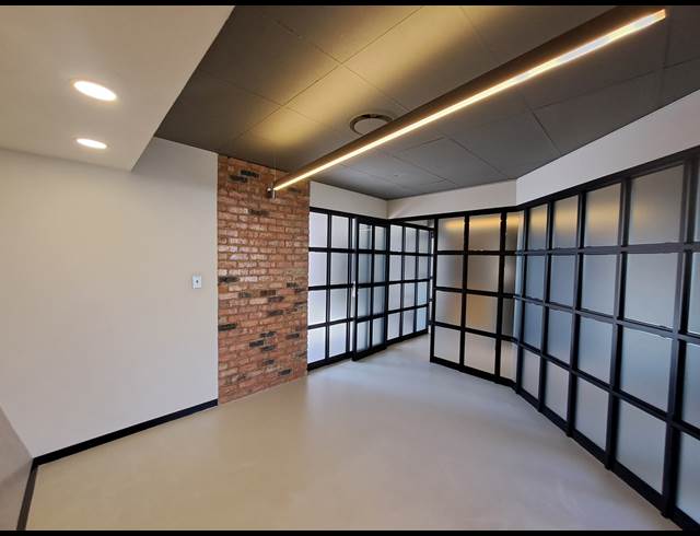 345M² OFFICE TO LET IN HYDE PARK