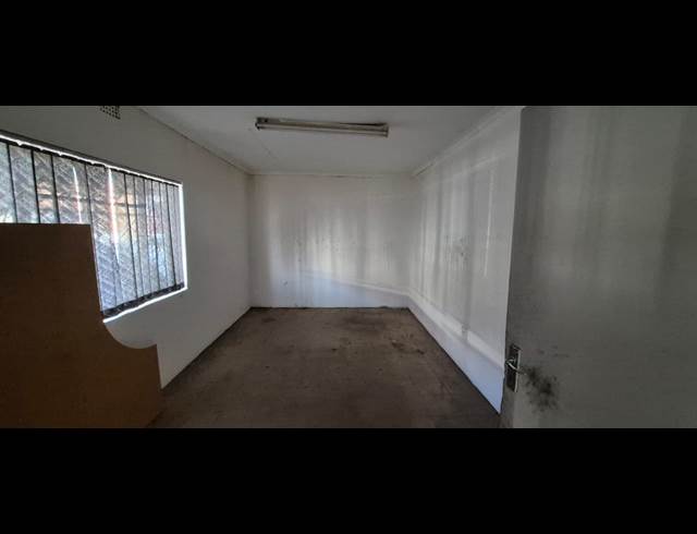 540M² WAREHOUSE TO LET IN ANDERBOLT