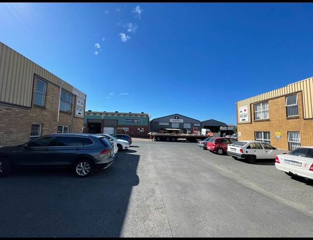 334M² WAREHOUSE RENTED IN STIKLAND INDUSTRIAL