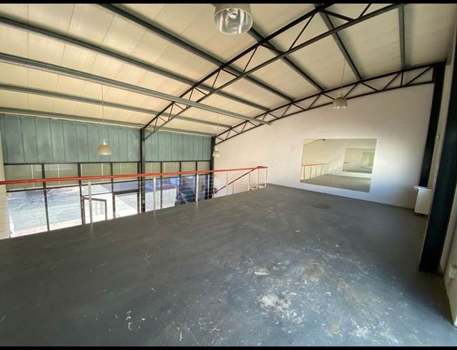 153M² OFFICE TO LET IN MALL INTERCHANGE