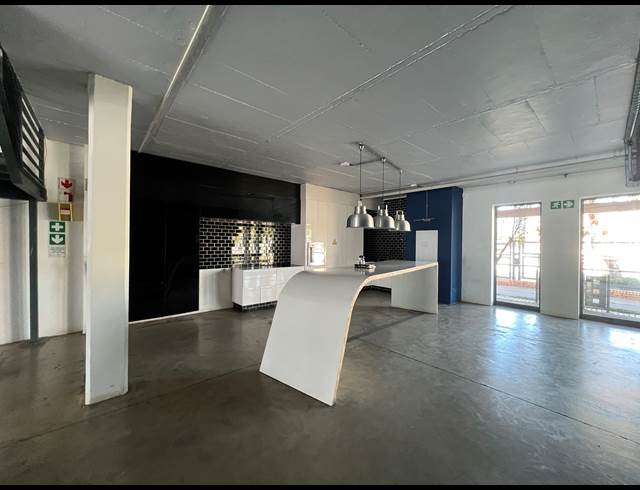 210.99M² WAREHOUSE TO LET IN HIGHVELD