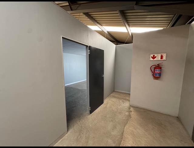 256M² WAREHOUSE TO LET IN PRINCESS AH