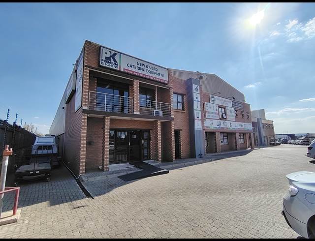 1,111M² WAREHOUSE TO LET IN AIRPORT PARK