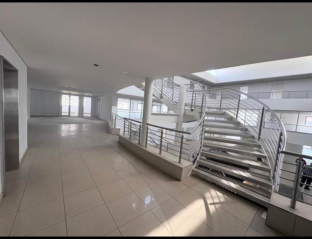5,600M² OFFICE TO LET IN VORNA VALLEY