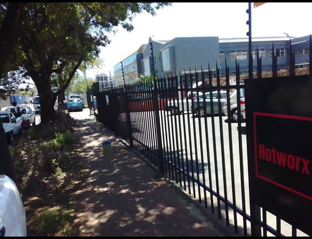 57M² BUILDING TO LET IN BOOYSENS RESERVE