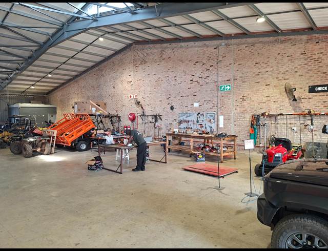 457M² WAREHOUSE TO LET IN RIVERSIDE PARK