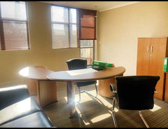 380M² OFFICE TO LET IN HALFWAY GARDENS