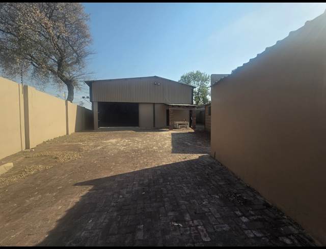 600M² WAREHOUSE TO LET IN PRIMROSE