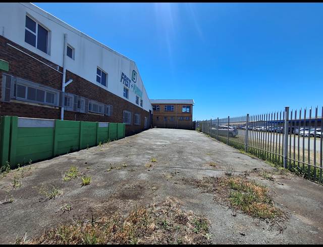 1,304M² WAREHOUSE TO LET IN WOODBROOK