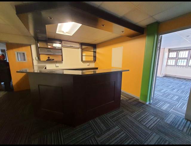 692M² OFFICE TO LET IN HATFIELD